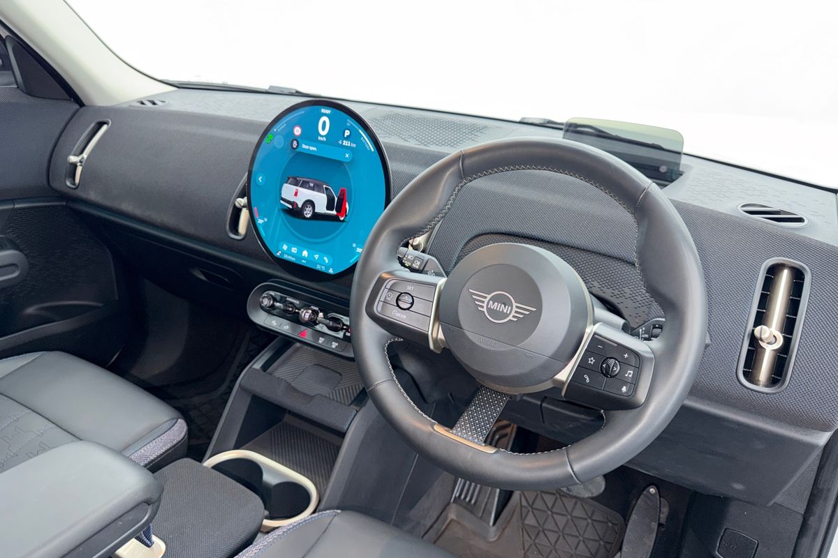 2024 MINI Countryman SE Classic U25