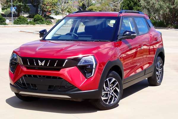 2025 Mahindra XUV 3XO AX5L