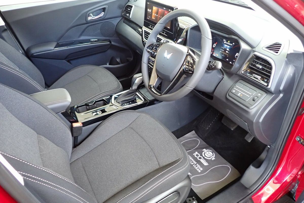 2025 Mahindra XUV 3XO AX5L