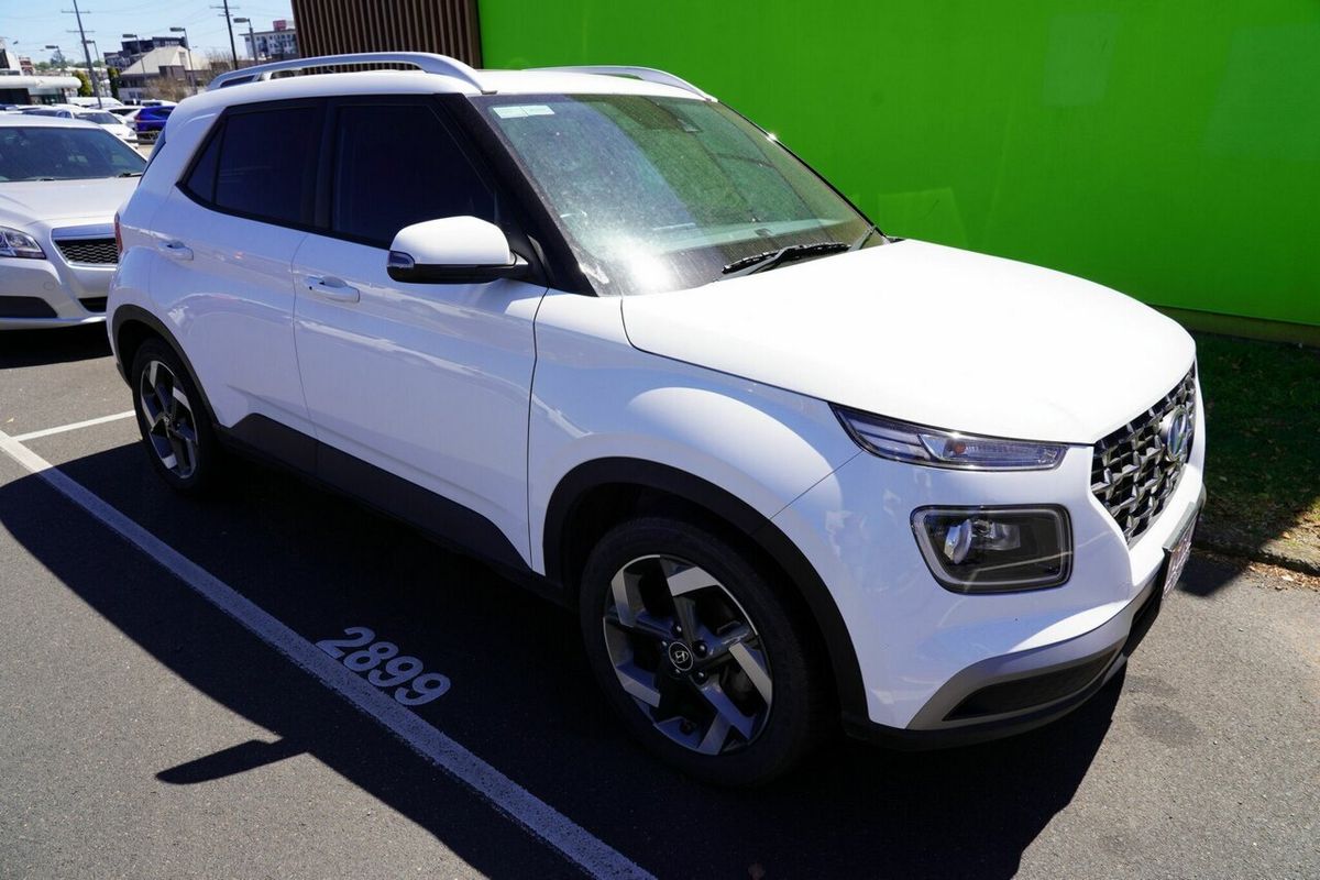 2022 Hyundai Venue Elite (denim) Two-Tone Roof QX.V4