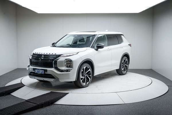 2024 Mitsubishi Outlander Exceed ZM