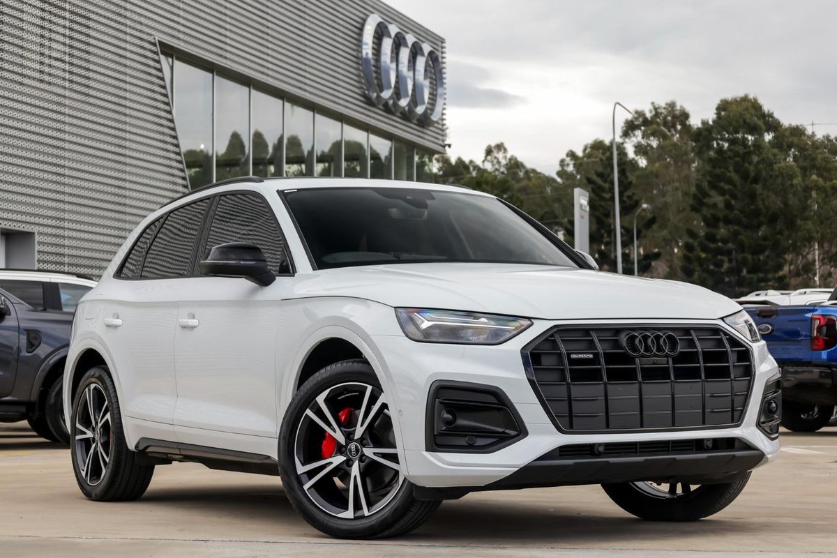 2024 Audi Q5 45 TFSI Dynamic Black FY