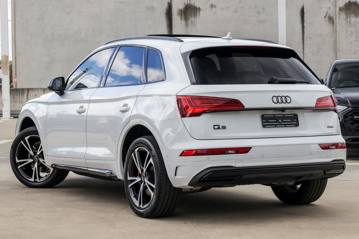 2024 Audi Q5 45 TFSI Dynamic Black FY