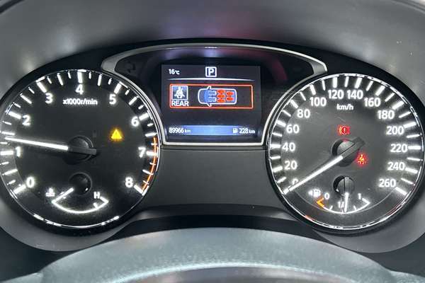 2016 Nissan Pathfinder ST R52 thumb-13