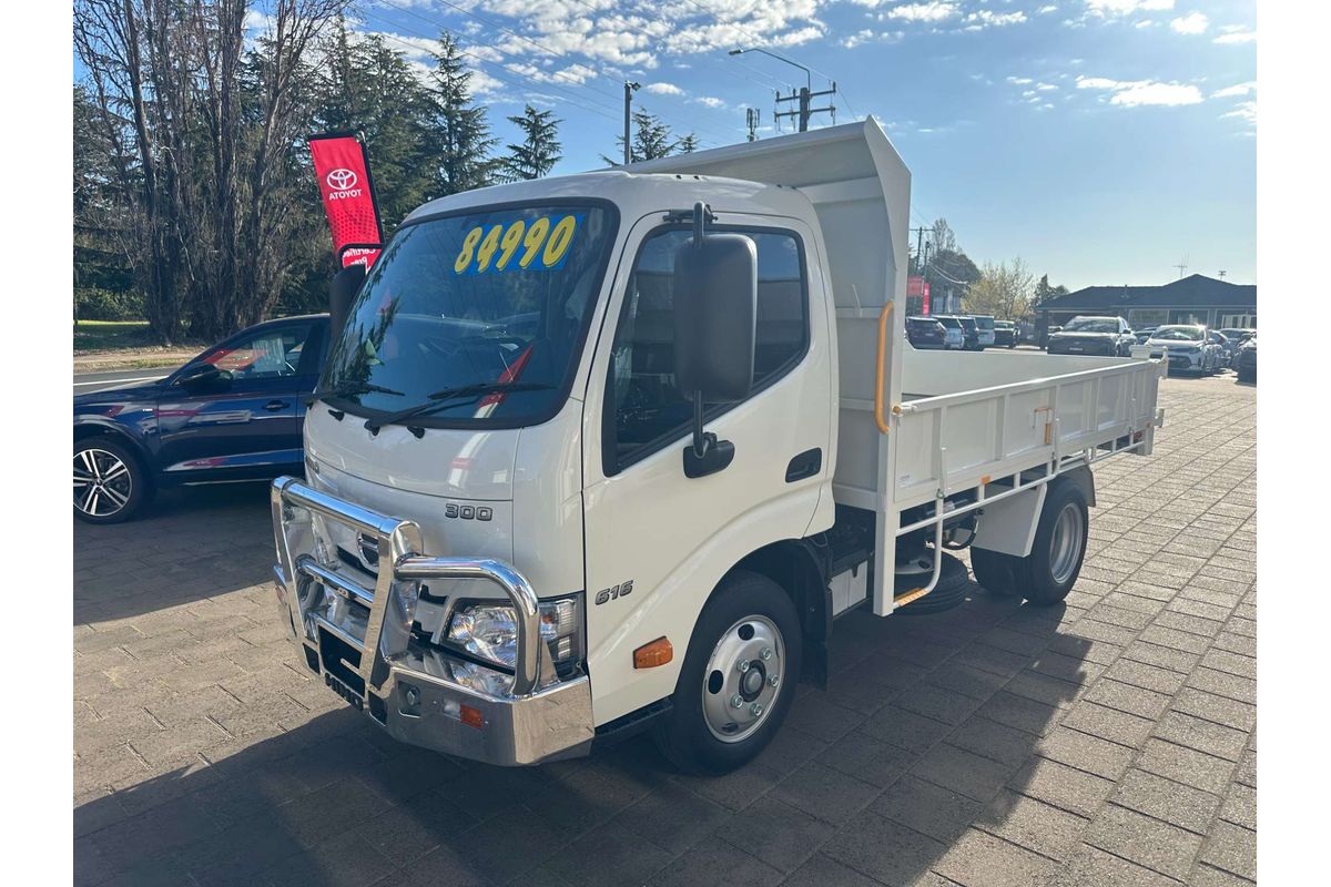 2025 Hino 300 Series 616 SWB