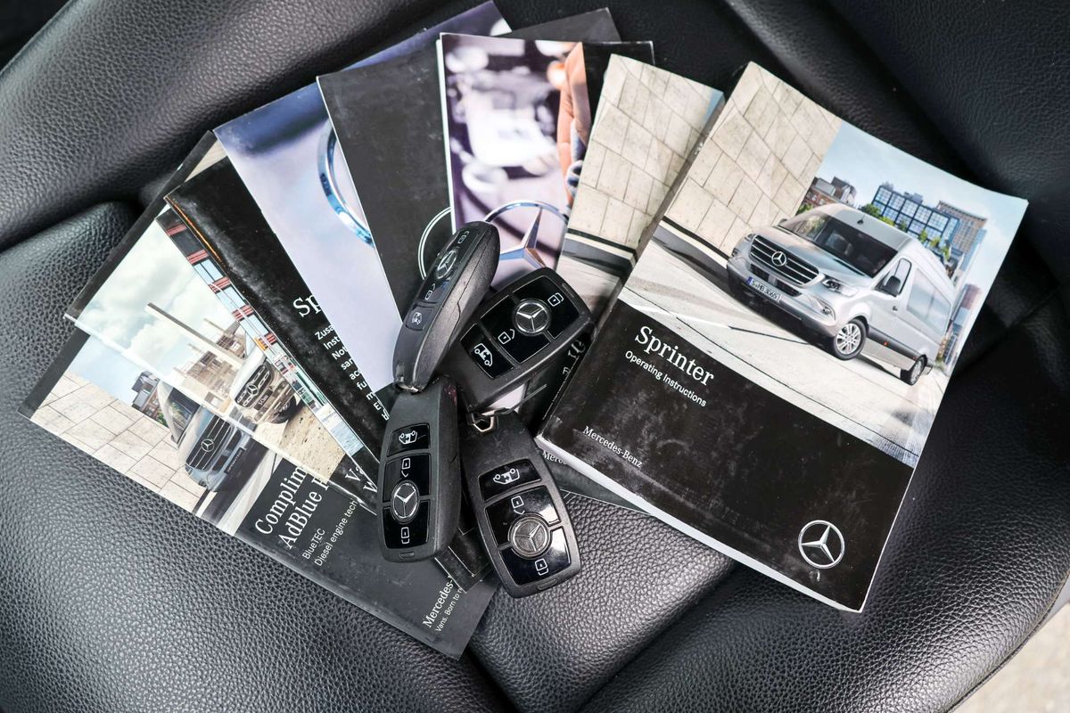 2020 Mercedes-Benz Sprinter 419CDI VS30 MWB Low Roof image 14