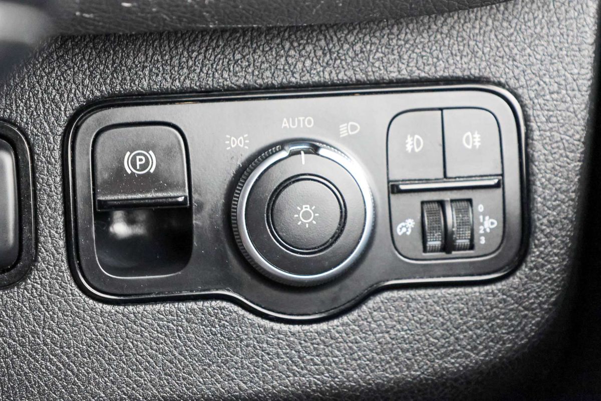 2020 Mercedes-Benz Sprinter 419CDI VS30 MWB Low Roof image 21
