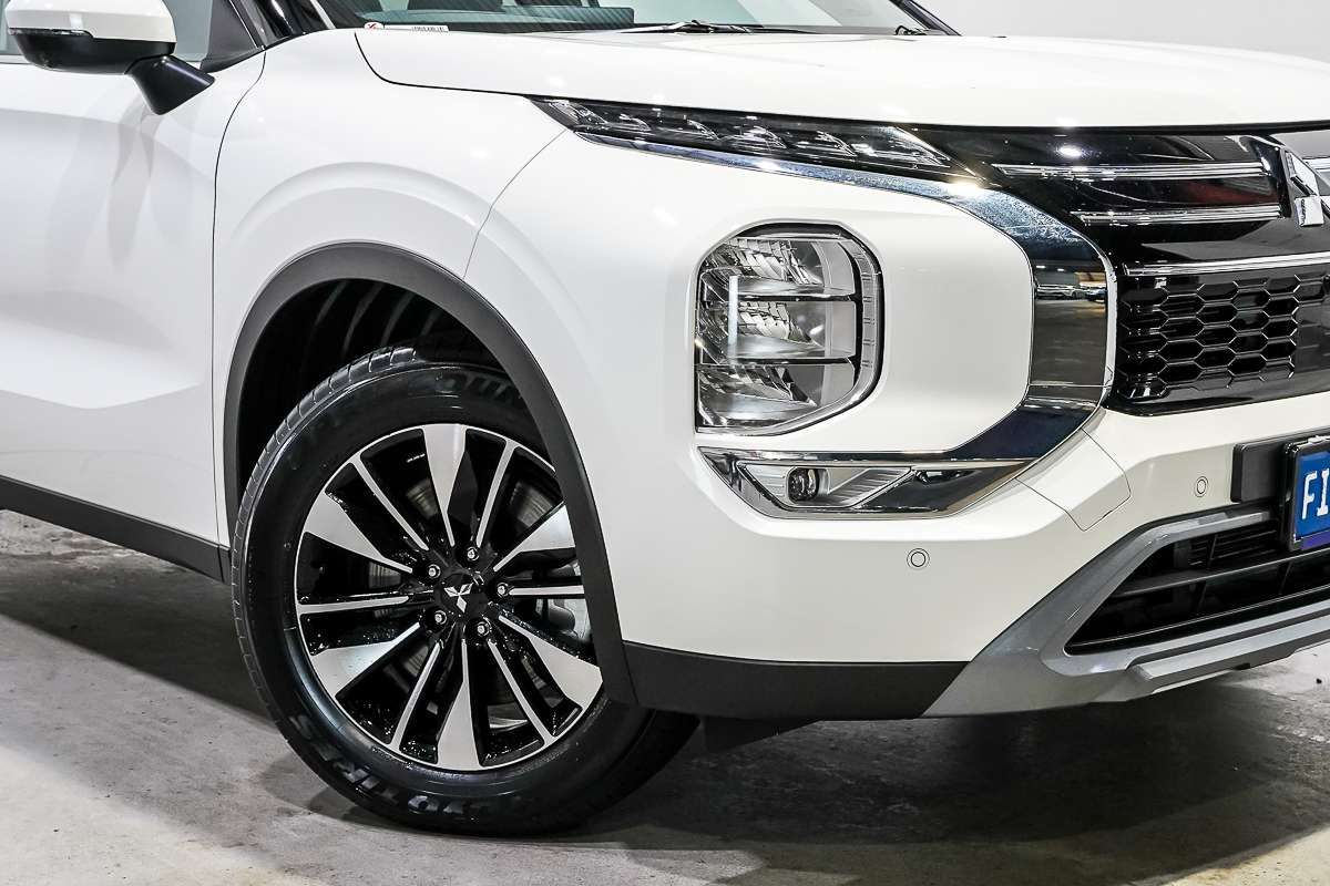 2025 Mitsubishi Outlander LS ZM