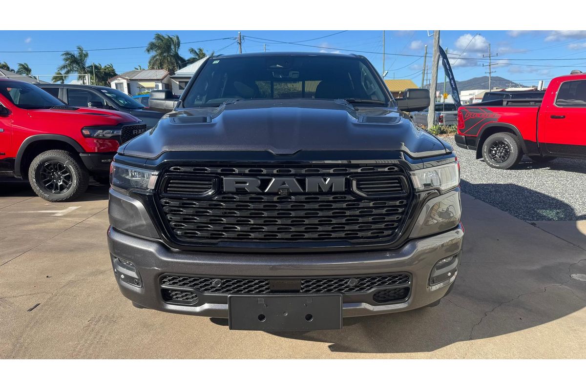 2026 RAM 1500 Express Black Edition Hurricane SO DT 4X4 SWB