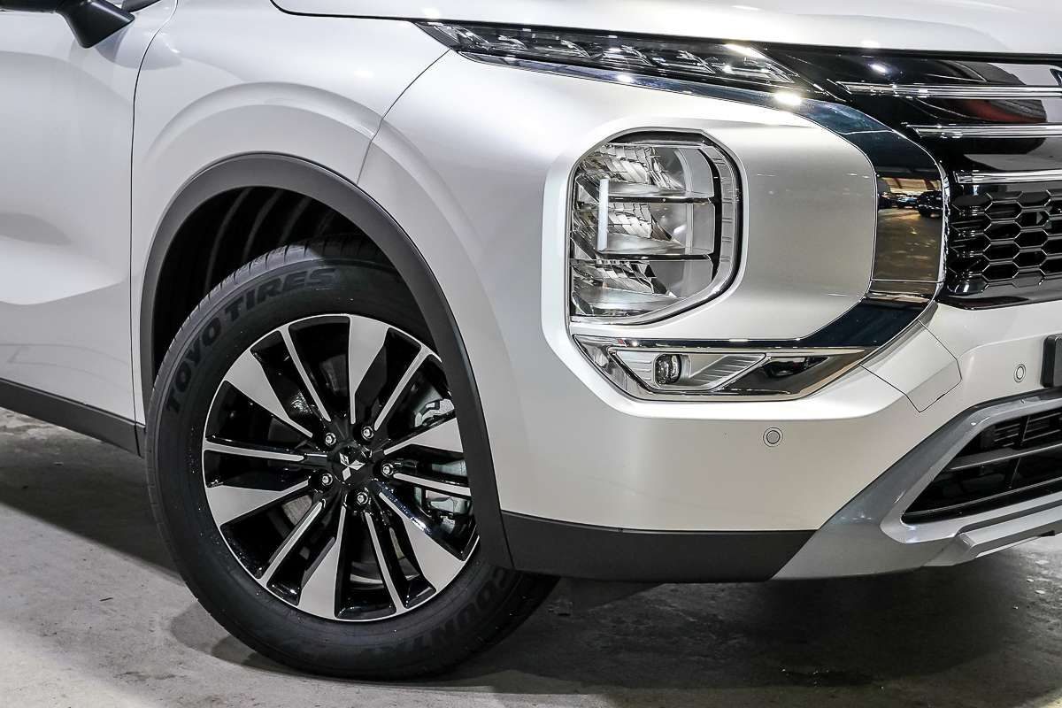 2025 Mitsubishi Outlander LS ZM