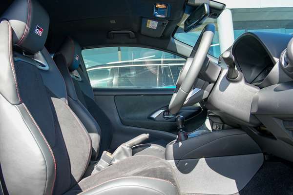 2023 Toyota Yaris GR GXPA16R thumb-9