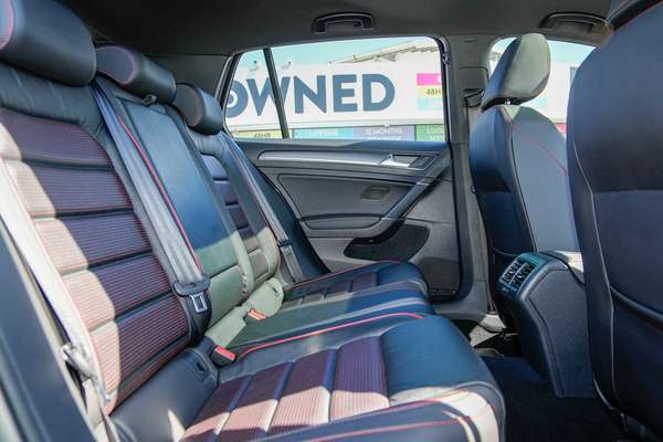 2019 Volkswagen Golf GTI 7.5 thumb-8