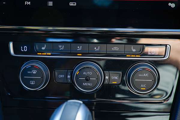 2019 Volkswagen Golf GTI 7.5 thumb-12