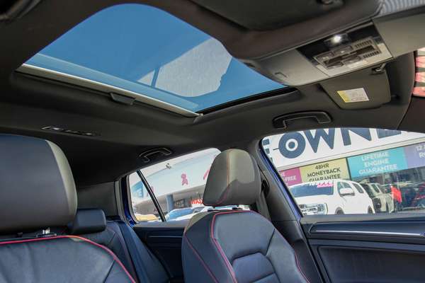 2019 Volkswagen Golf GTI 7.5 thumb-14