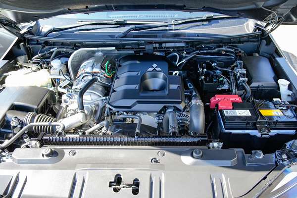2025 Mitsubishi Triton GSR MV 4X4 thumb-7