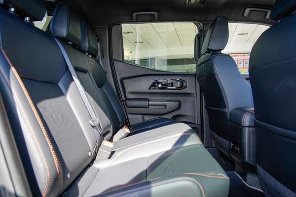 2025 Mitsubishi Triton GSR MV 4X4 thumb-8