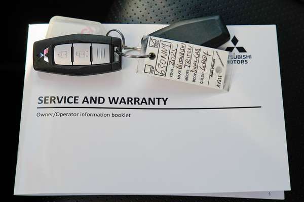 2025 Mitsubishi Triton GSR MV 4X4 thumb-21