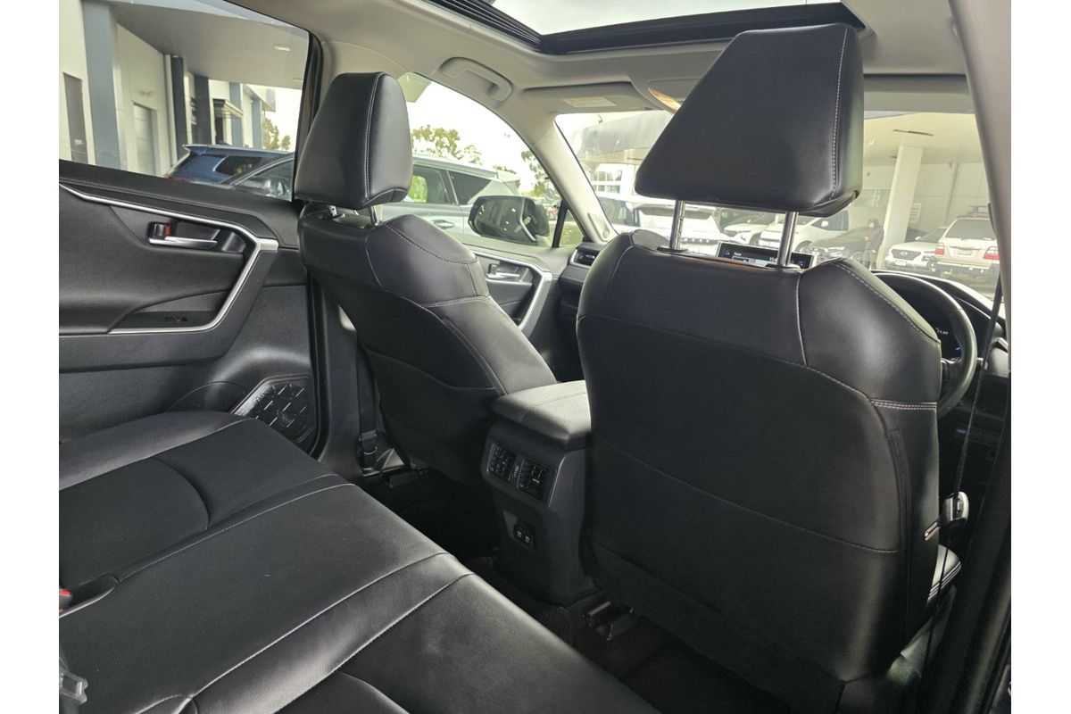 2019 Toyota RAV4 Cruiser AXAH52R image 13