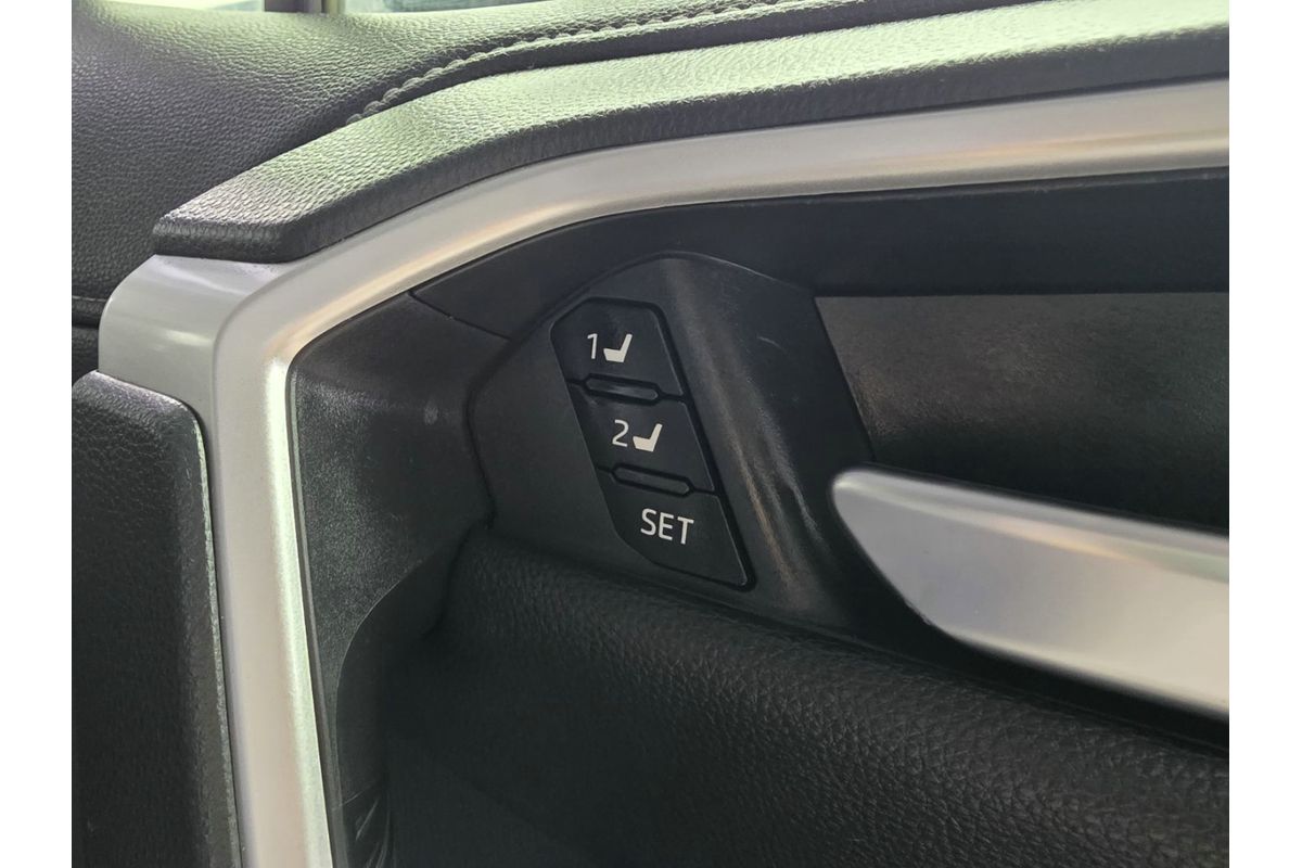 2019 Toyota RAV4 Cruiser AXAH52R image 17