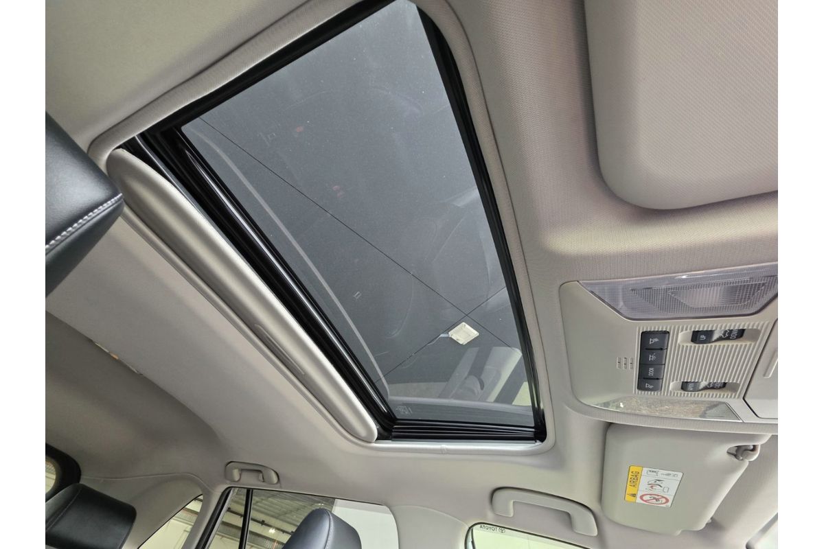 2019 Toyota RAV4 Cruiser AXAH52R image 32