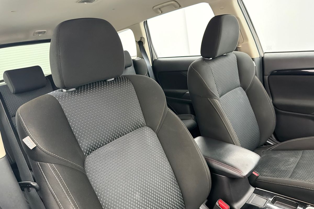 2020 Mitsubishi Outlander ES ZL