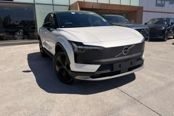 2026 Volvo EX30 Cross Country P8