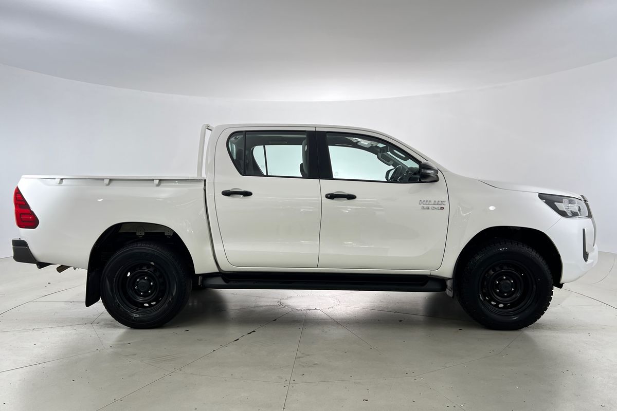 2022 Toyota Hilux 4x2 SR 2.8L T Diesel Automatic Double Cab