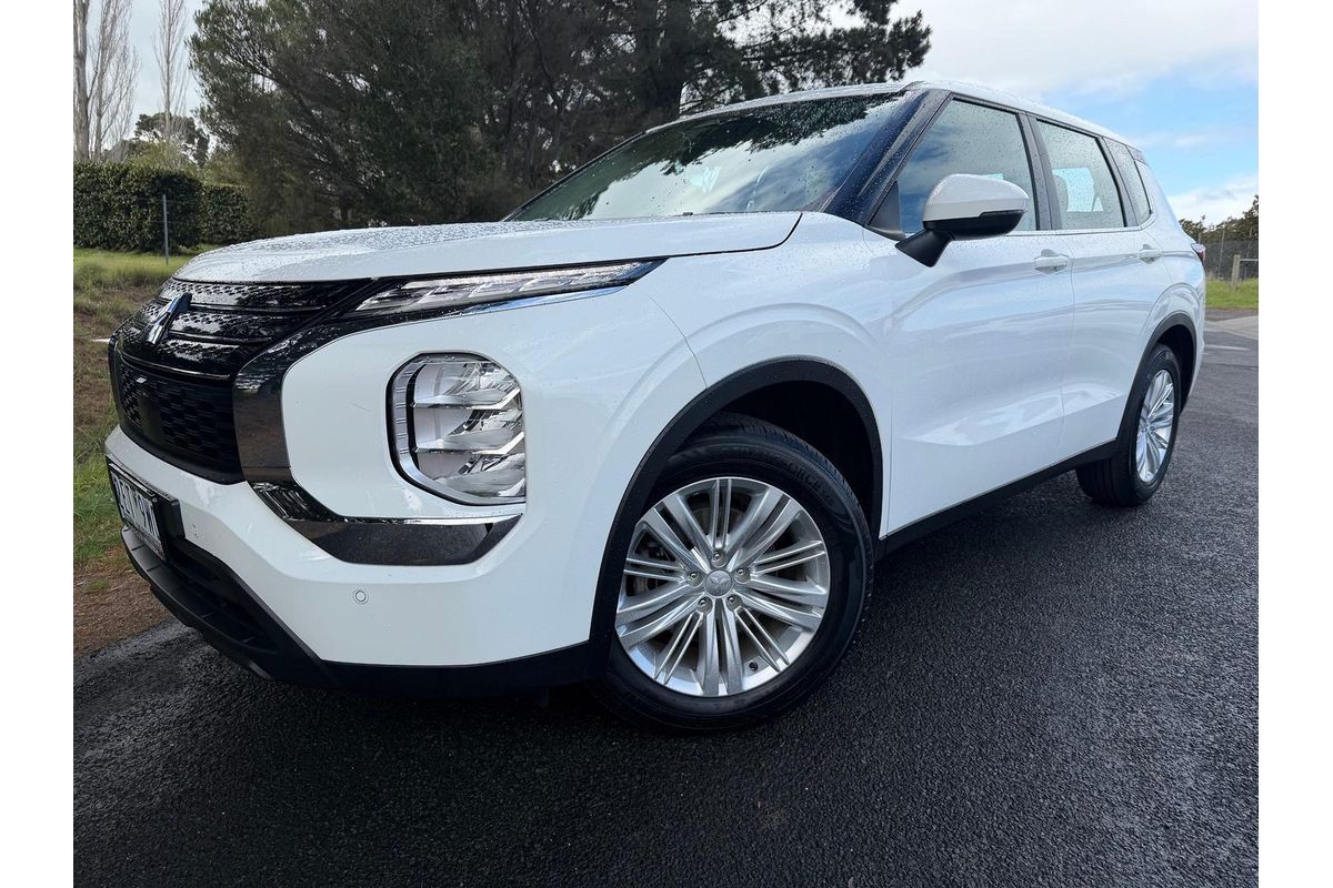2023 Mitsubishi Outlander ES ZM