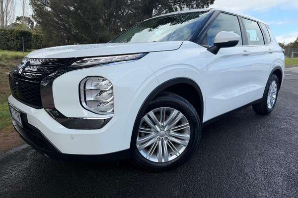 2023 Mitsubishi Outlander ES ZM