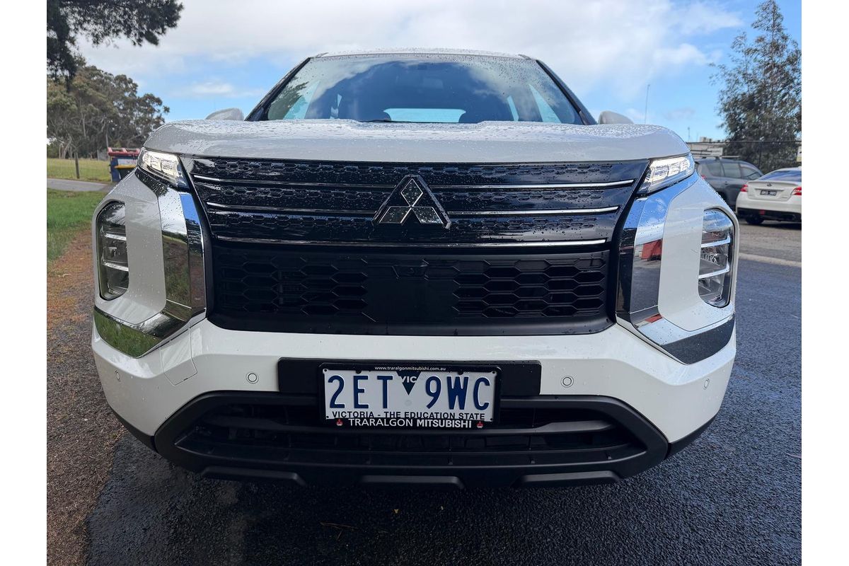 2023 Mitsubishi Outlander ES ZM
