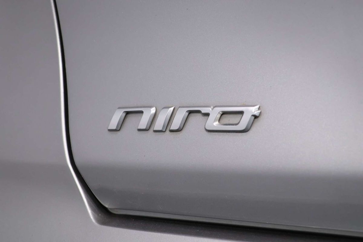 2021 Kia Niro Hybrid Sport DE