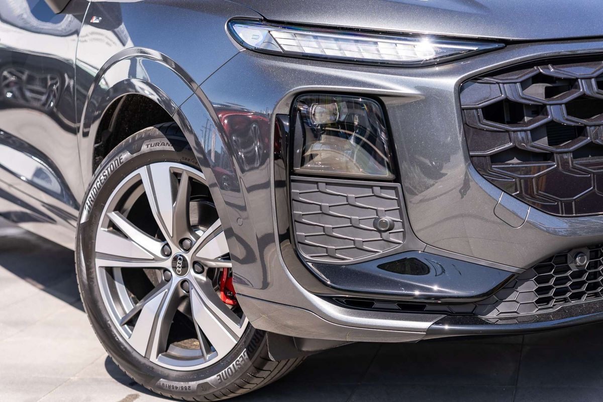 2025 Audi Q3 TFSI 110kW Launch Edition FJ