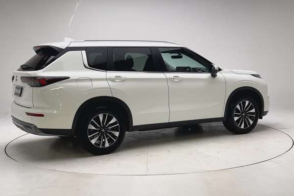 2025 Mitsubishi Outlander LS ZM thumb-2