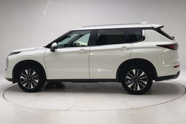 2025 Mitsubishi Outlander LS ZM thumb-7