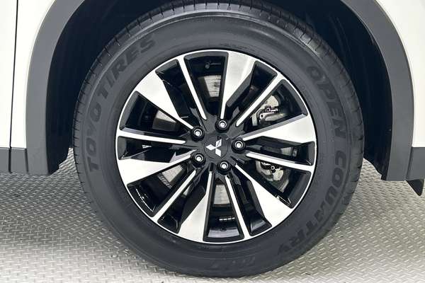 2025 Mitsubishi Outlander LS ZM thumb-9