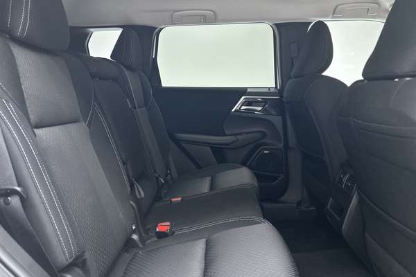 2025 Mitsubishi Outlander LS ZM thumb-11