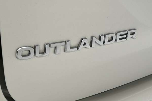 2025 Mitsubishi Outlander LS ZM thumb-21