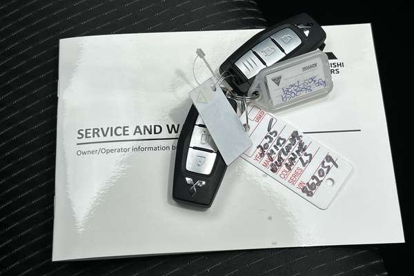 2025 Mitsubishi Outlander LS ZM thumb-22