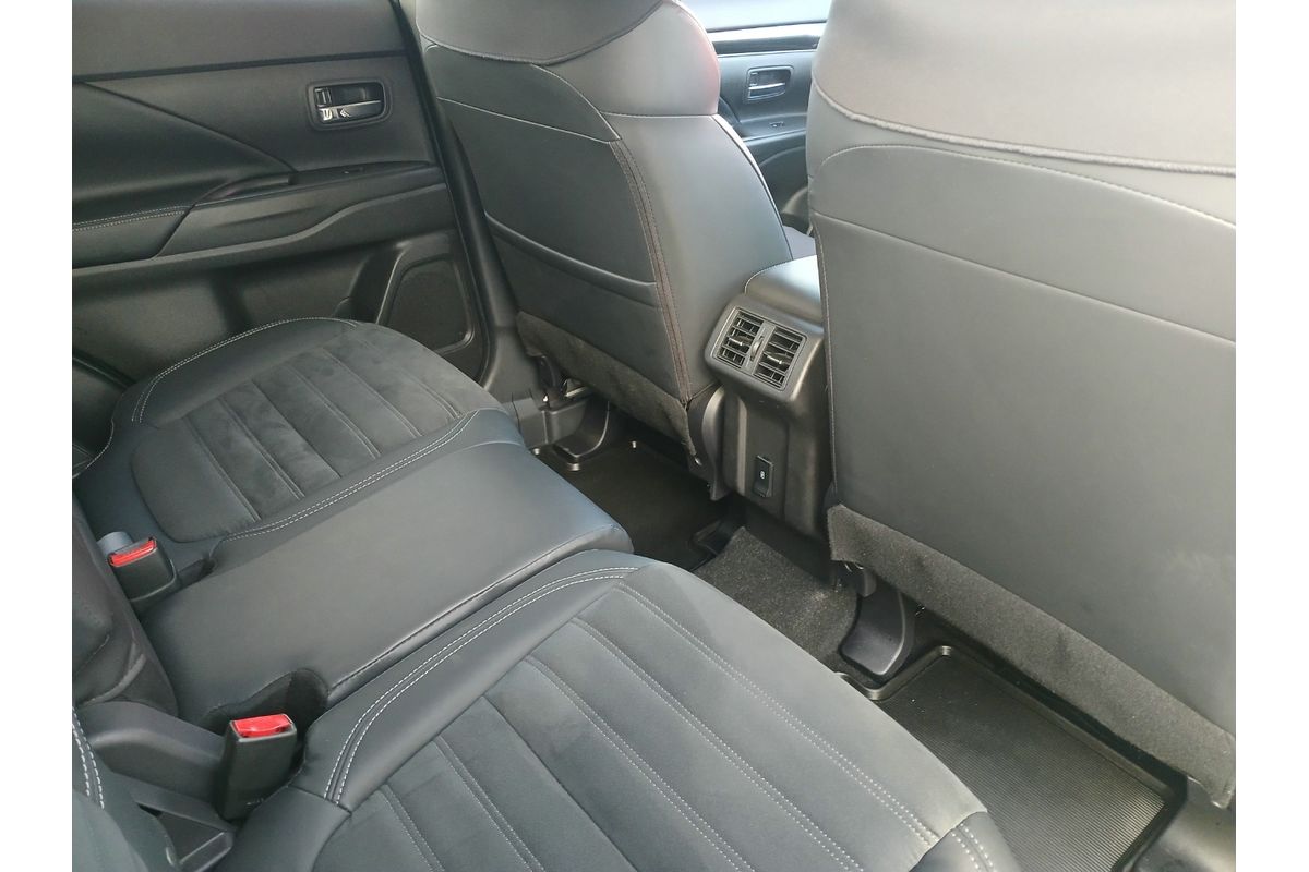 2019 Mitsubishi Outlander LS ZL image 16