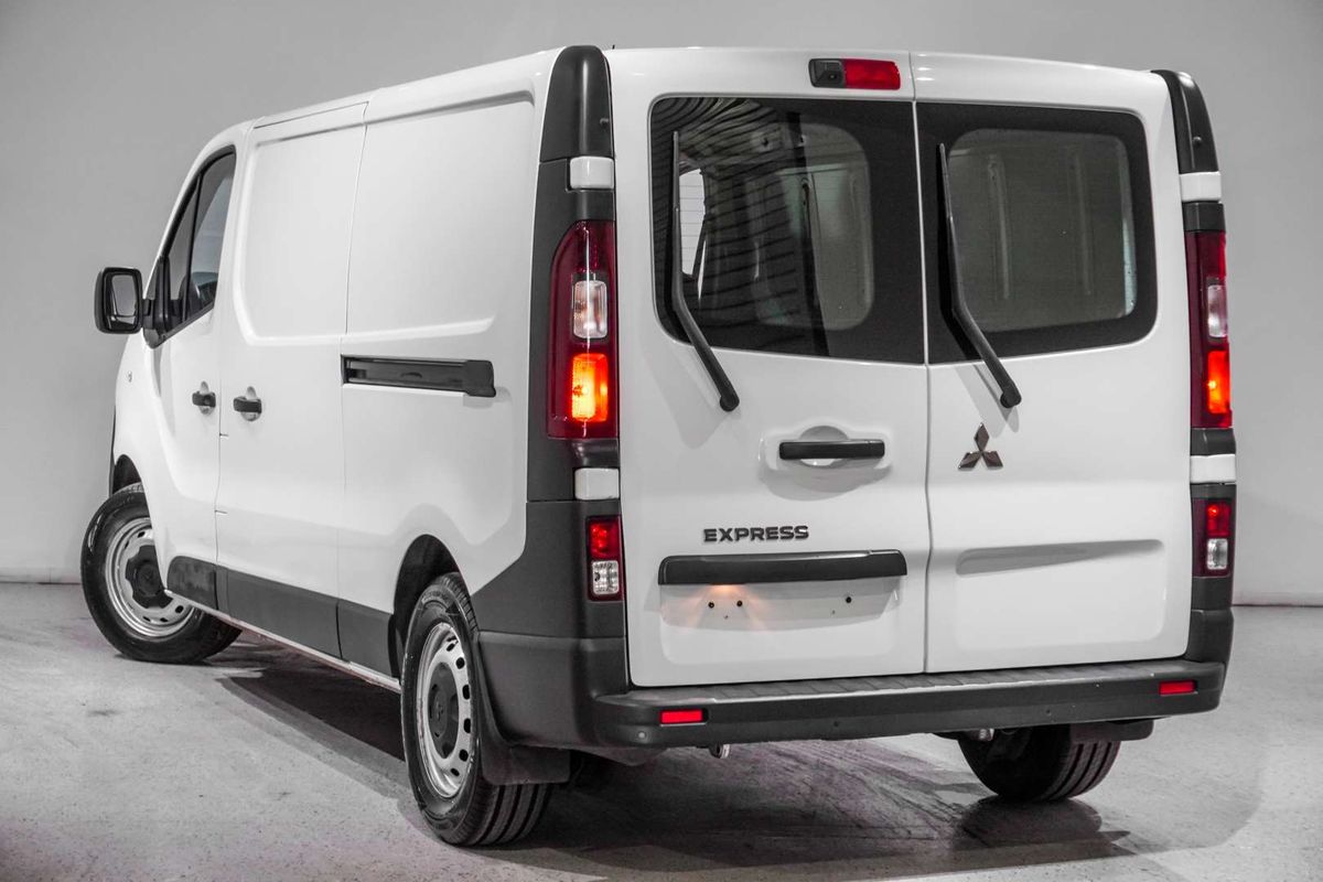 2022 Mitsubishi Express GLX SN LWB