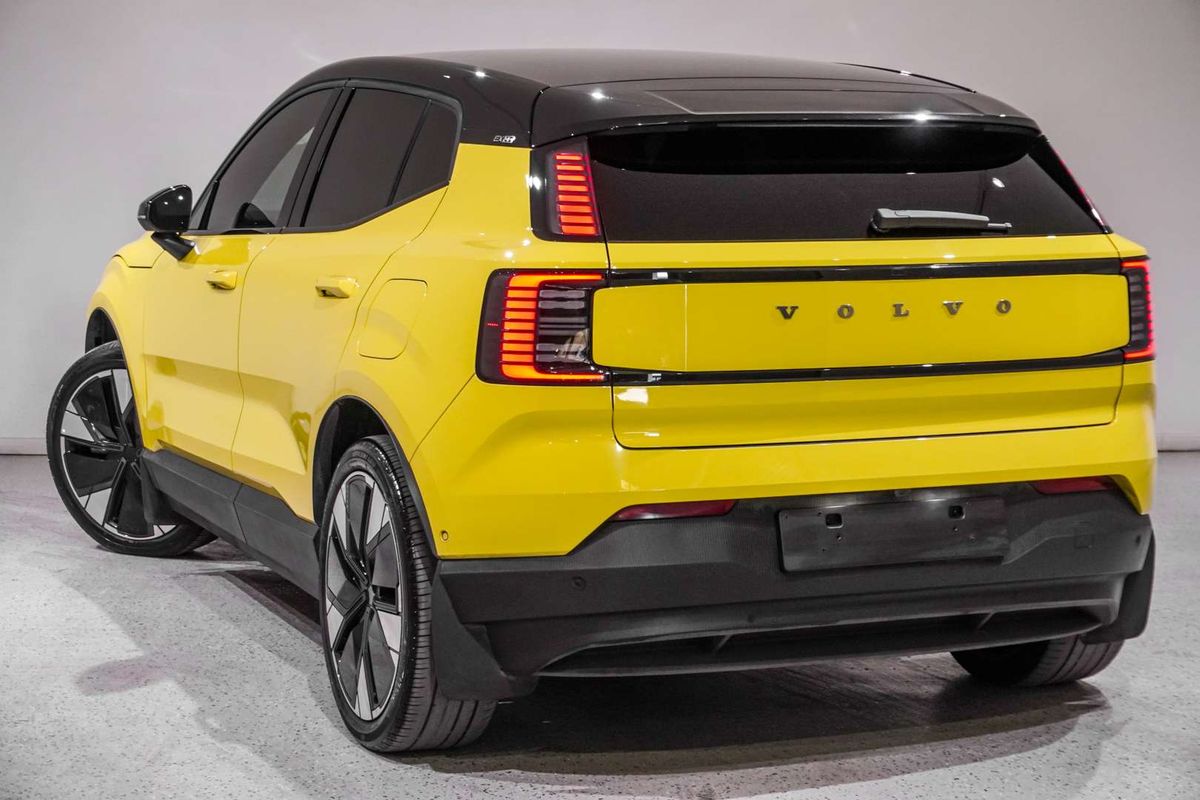 2024 Volvo EX30 Single Motor Extended Range Ultra