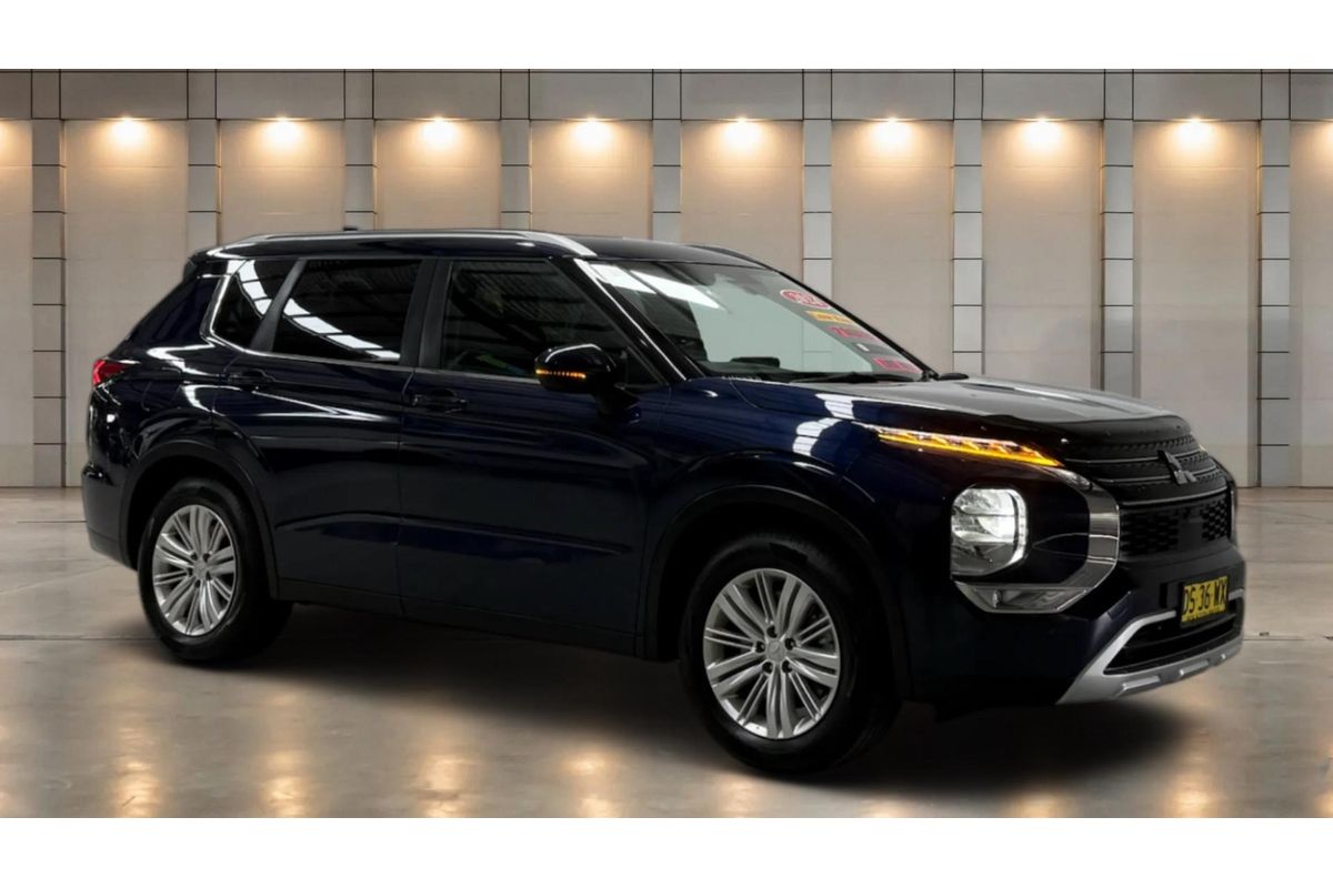 2024 Mitsubishi Outlander LS ZM
