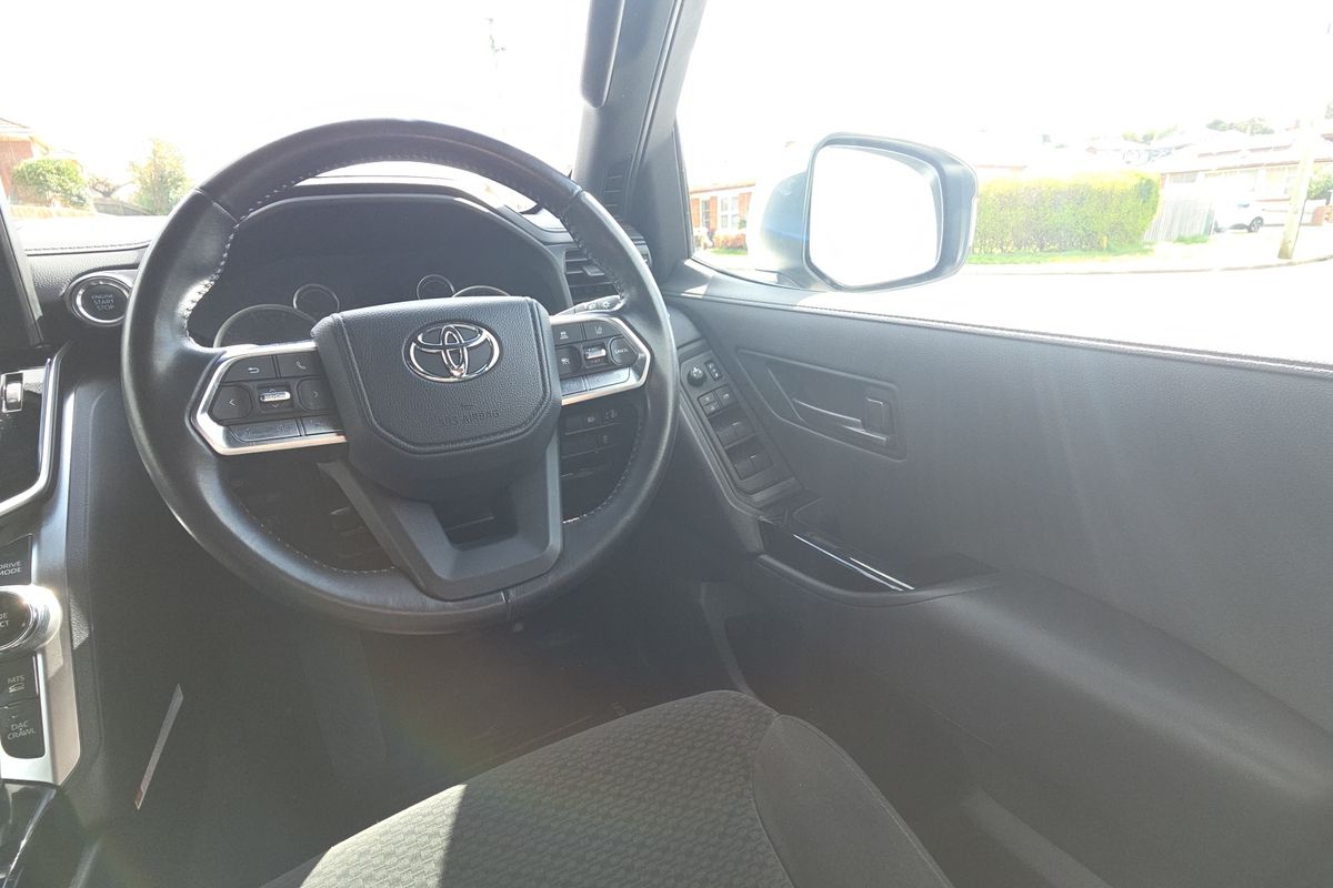 2024 Toyota Landcruiser GXL FJA300R