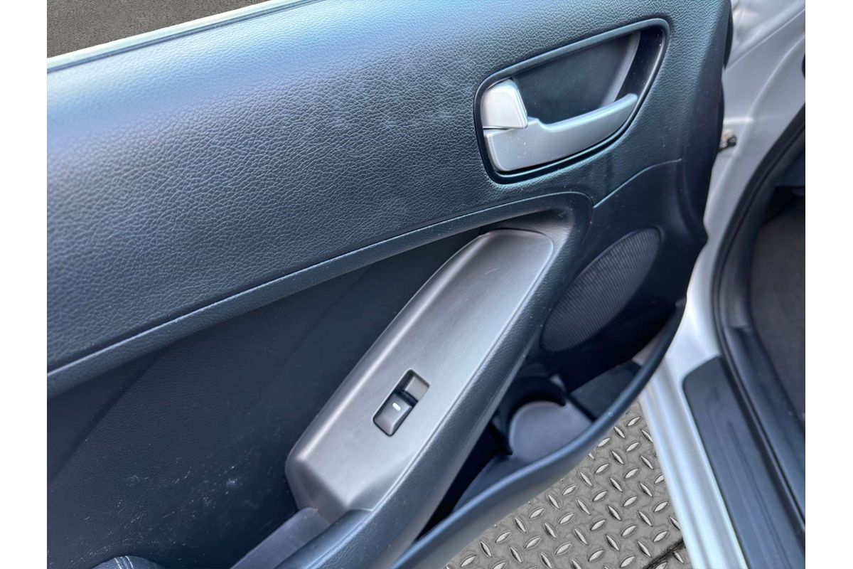 2017 Kia Cerato S YD image 26