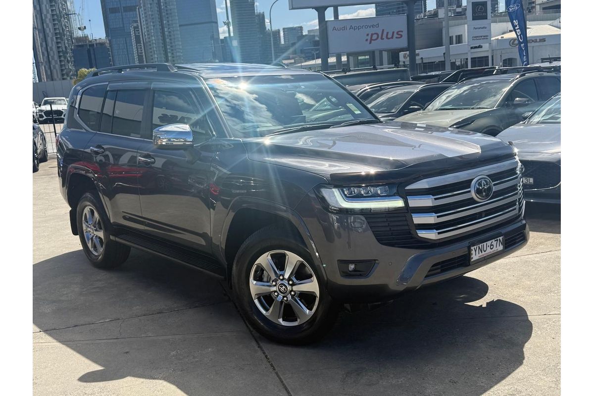 2023 Toyota Landcruiser Sahara FJA300R
