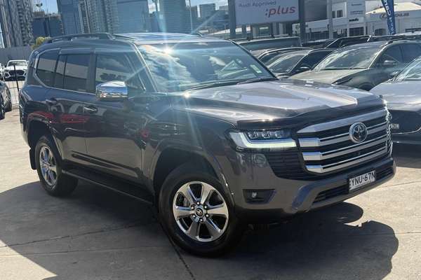 2023 Toyota Landcruiser Sahara FJA300R