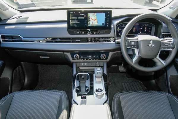 2025 Mitsubishi Outlander LS ZM thumb-17