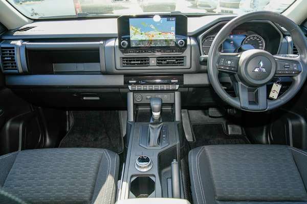 2025 Mitsubishi Triton GLX+ MV 4X4 thumb-17