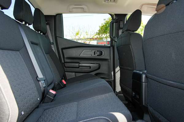 2025 Mitsubishi Triton GLX+ MV 4X4 thumb-8