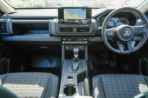 2025 Mitsubishi Triton GLX+ MV 4X4 thumb-17